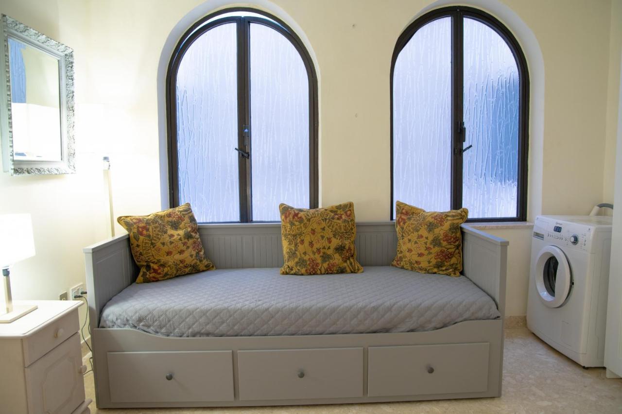 Large And Bright Apartment In The City Centre Goslm-2 Sliema Kültér fotó